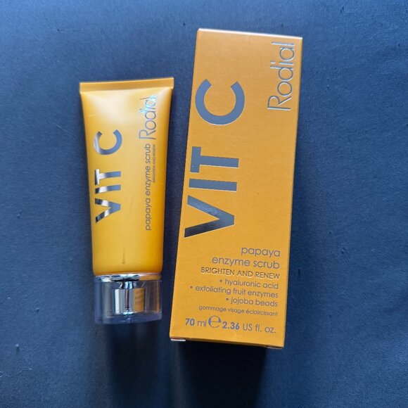 Rodial | NEW Vitamin C Papaya Enzyme Scrub 70 ml/2.36 fl oz - Picture 3 of 5